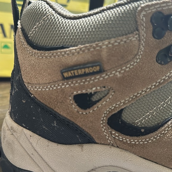 Hiking boots - Picture 4 of 6